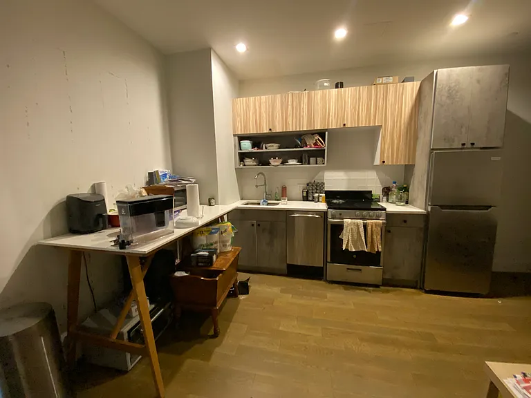 961 Seneca Ave #1B — Photo 7