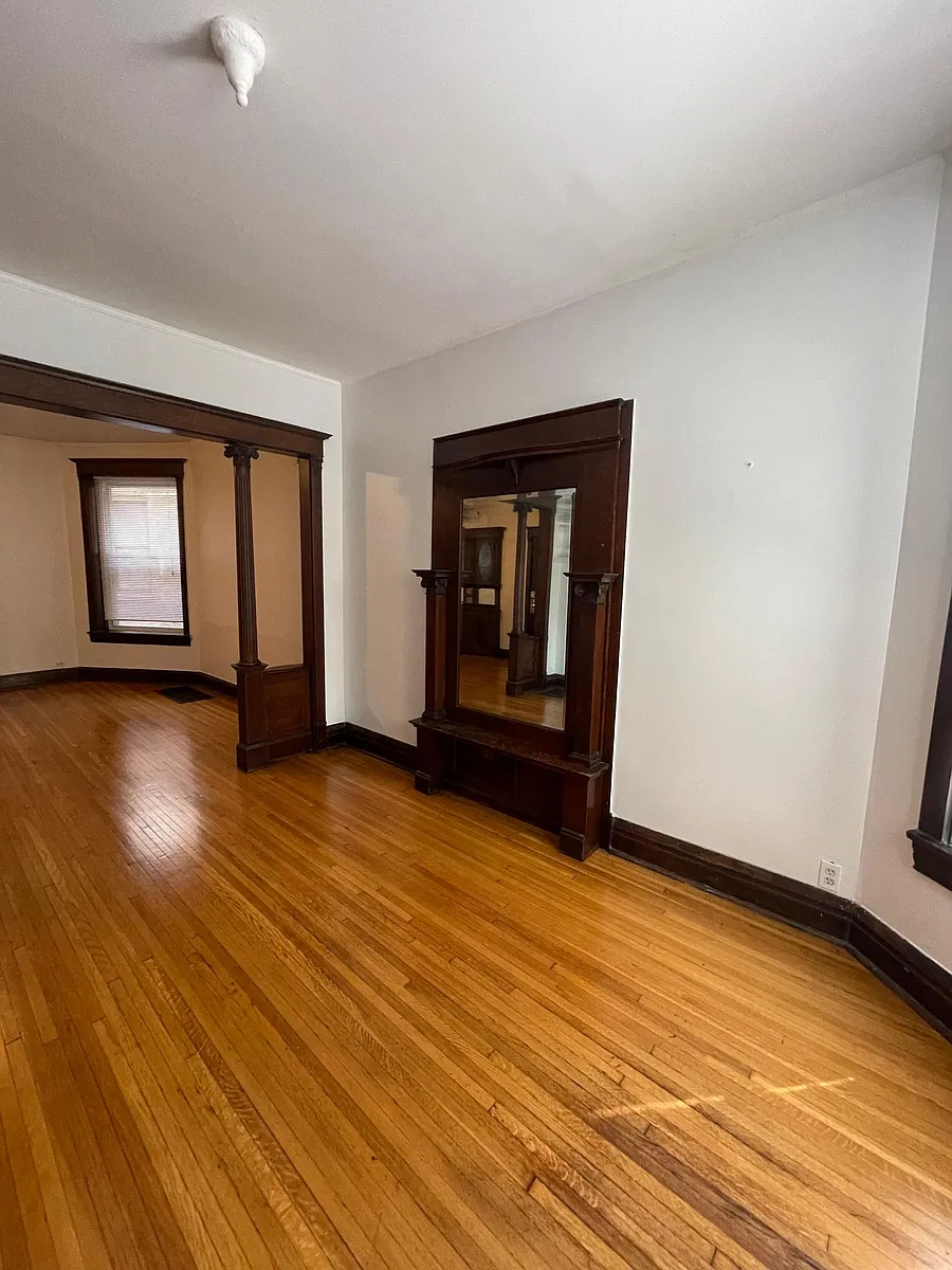 living room - 2844 W Shakespeare Ave #1
