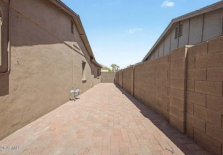 2601 E Dahlia Dr — Photo 31