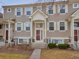 1074 Manchester Cir, Grayslake, IL 60030