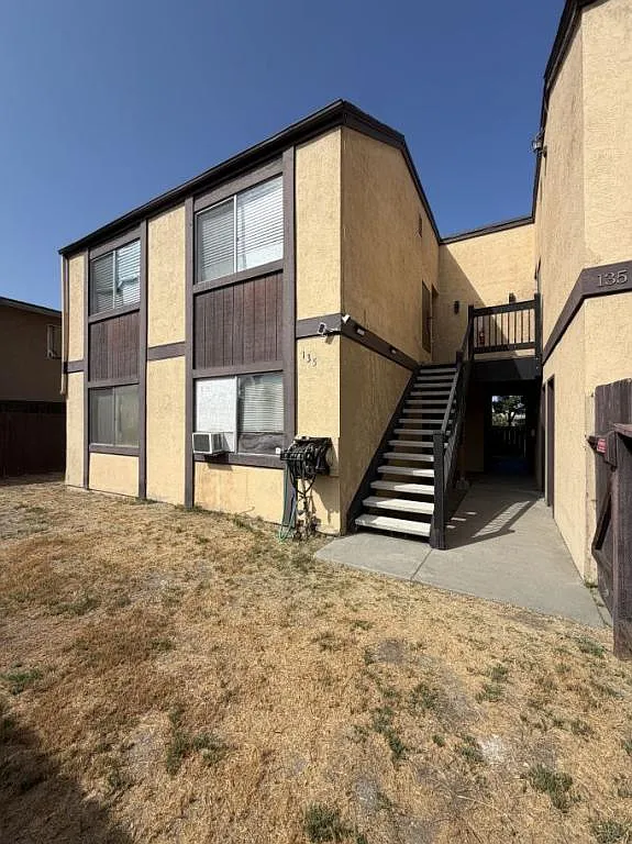 135 S Ash St — Photo 1