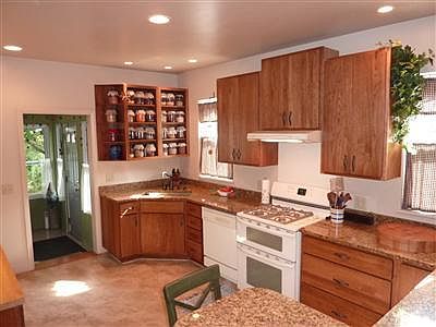 5th image of 1446 Cedar Ave