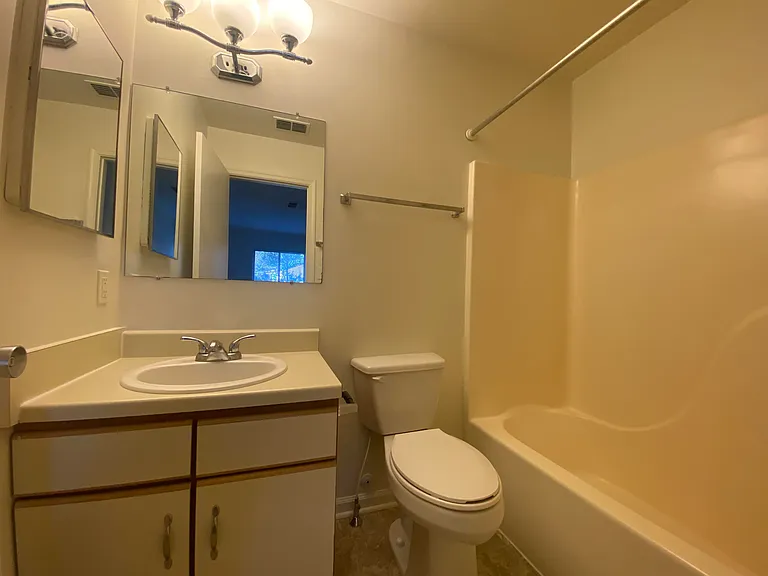 Princeton Circle West Apartments — Photo 100
