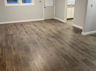 915 1/2 Claflin Rd, Manhattan, KS 66502