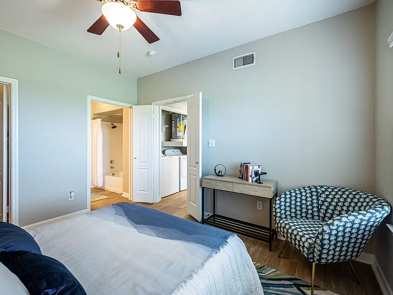 Baypoint Apartments — Photo 95
