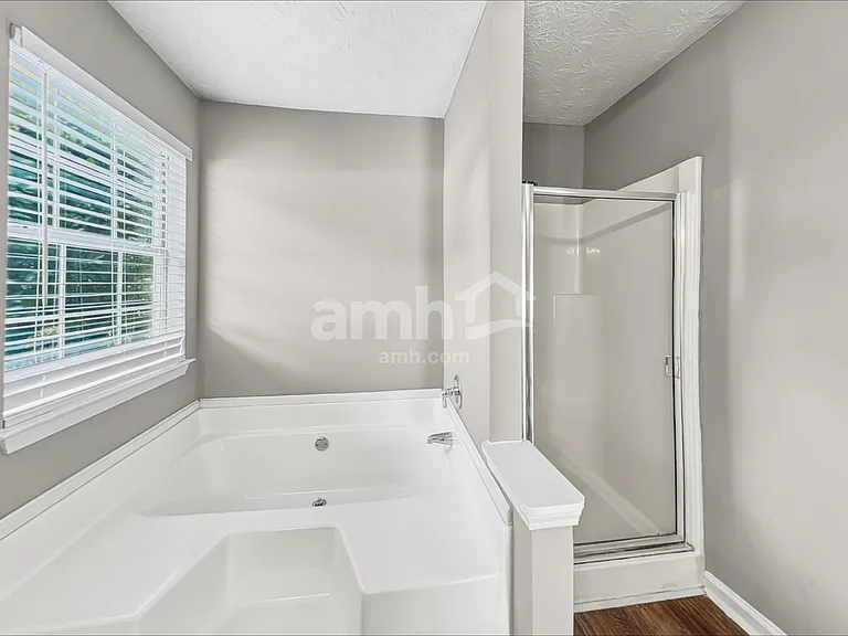 1300 Wilkes Crest Dr — Photo 10