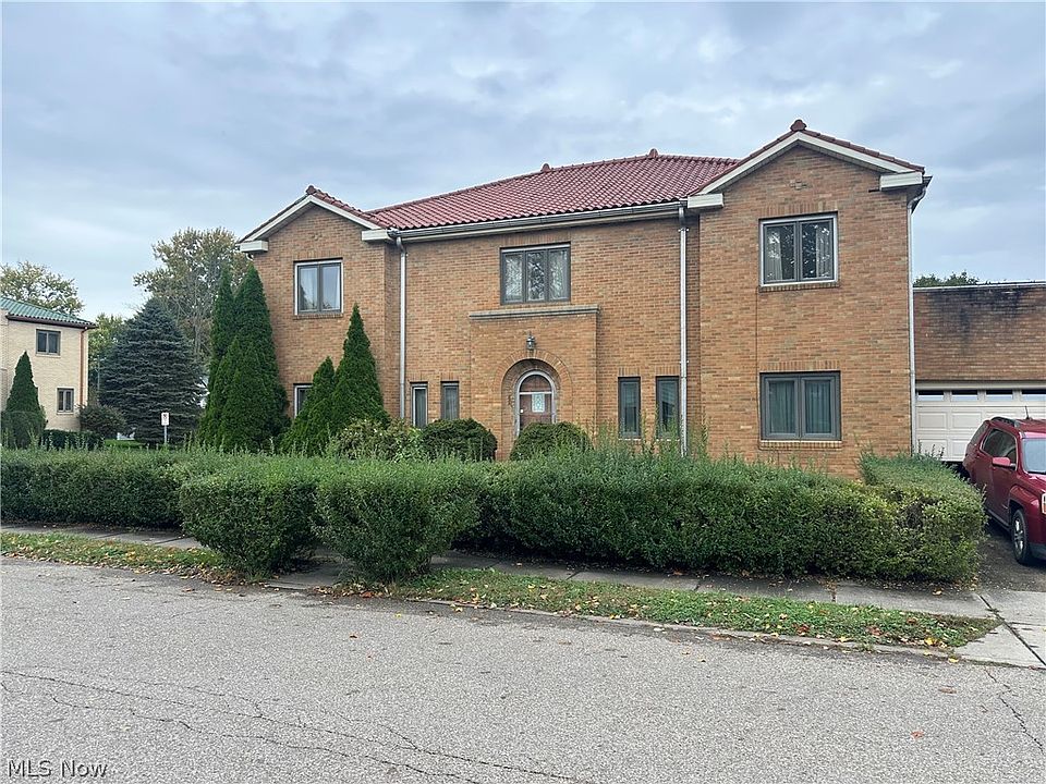 1st image of 300 N 8th St