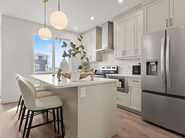 5749 Hawthorn Cmn SW, Edmonton, AB T6X 2L5