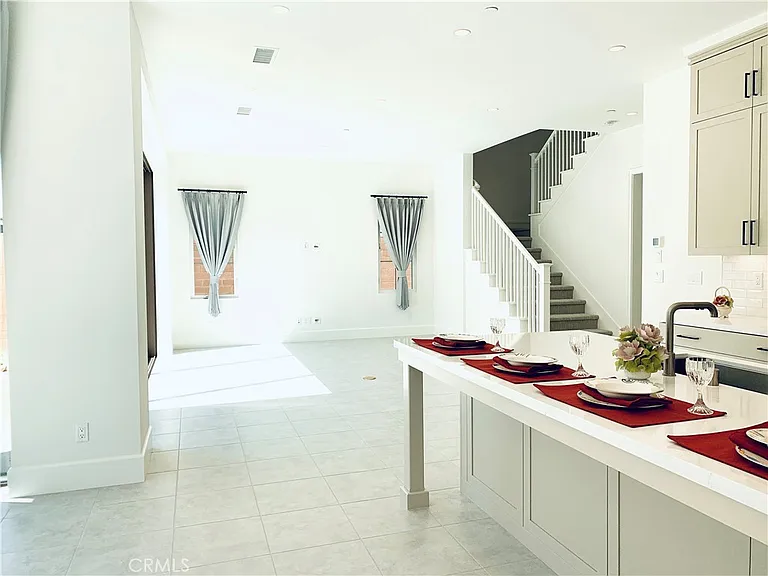 105 Sky Hts — Photo 11