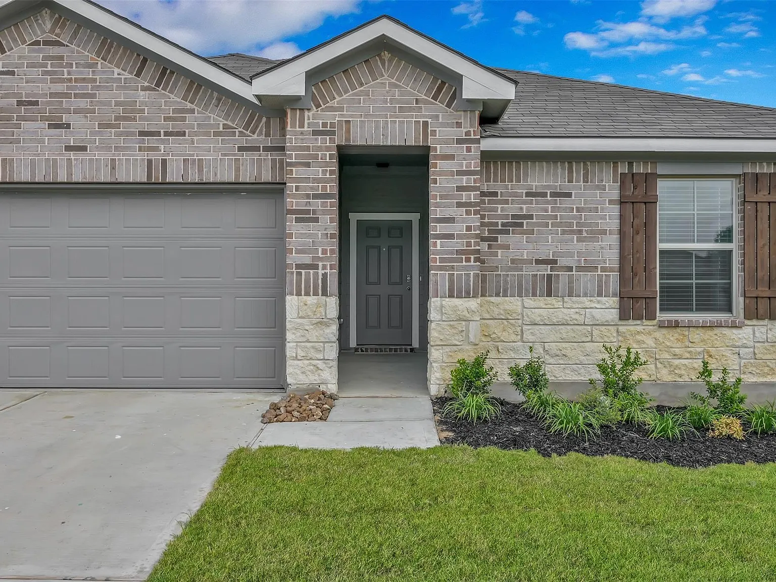 3 bed, 2.0 bath, 1415 sqft, $1,600 — Photo 2