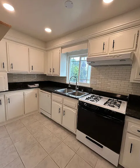 412 1/2 Rose Ave #B — Photo 11