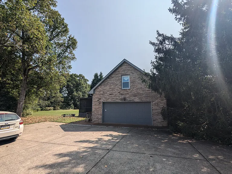 316 Southwinds Dr — Photo 2