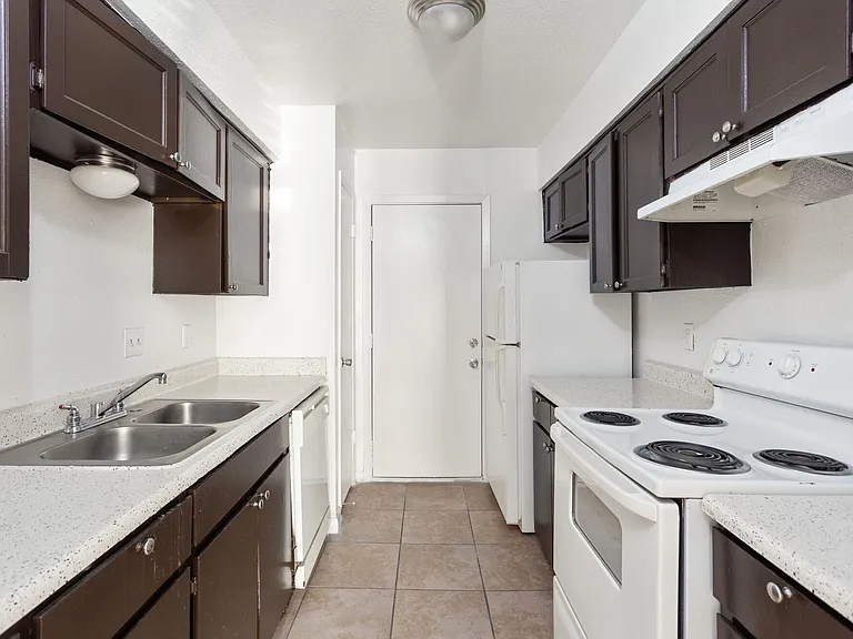 The Alora Apartments — Photo 7