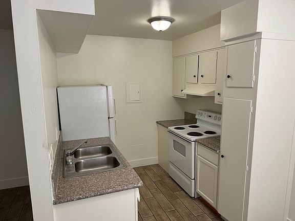 4th image of 2517 Cedar Ave