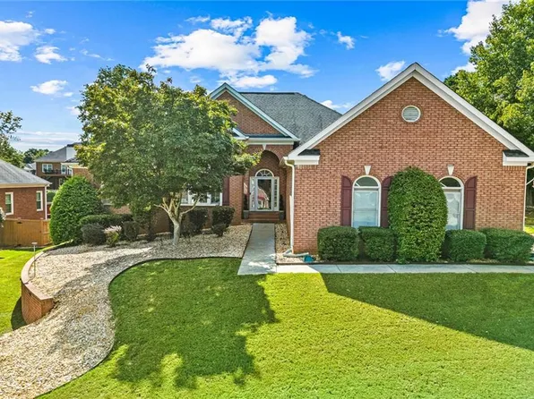 1130 Lewis Ridge Cir, Lawrenceville, GA 30045