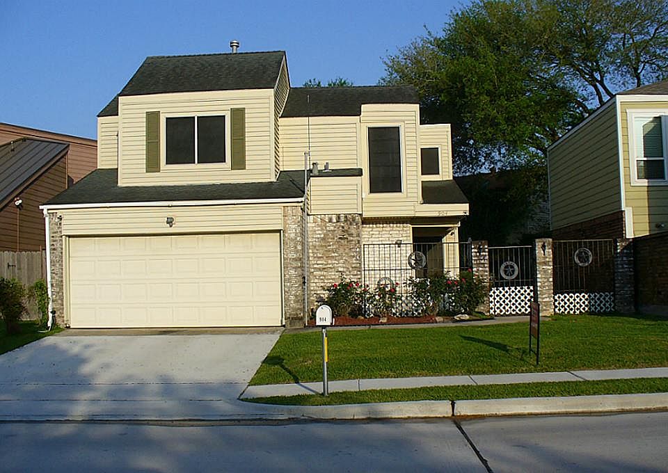 1st image of 904 Golfview Dr