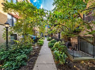 1225 W Greenleaf Ave APT 3W, Chicago, IL 60626