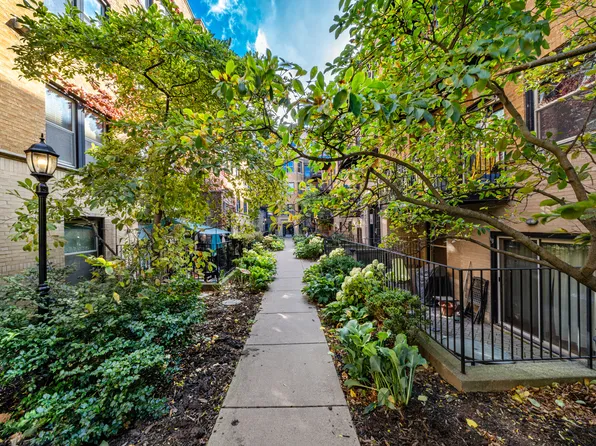 1225 W Greenleaf Ave APT 3W, Chicago, IL 60626