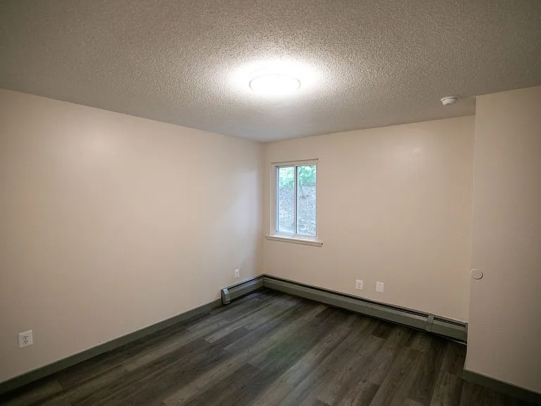 608 Allen St — Photo 34