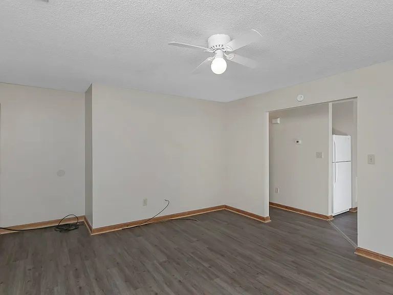 122 Hazelwood Ct — Photo 10