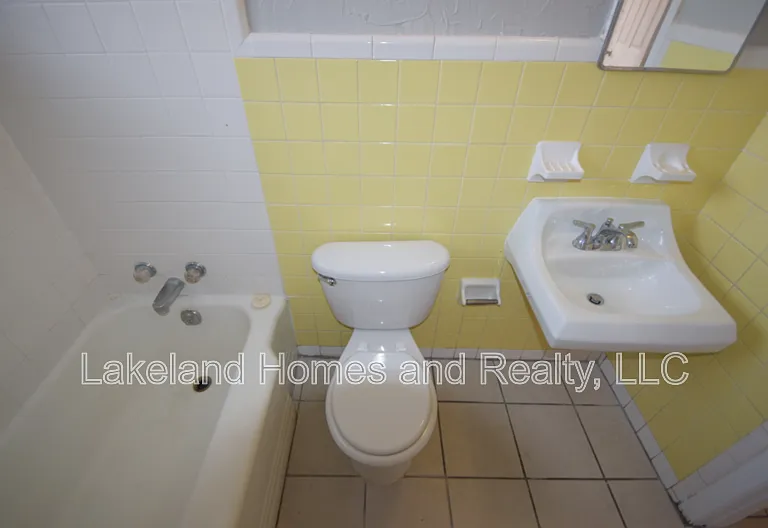1034 Berkley Rd — Photo 12