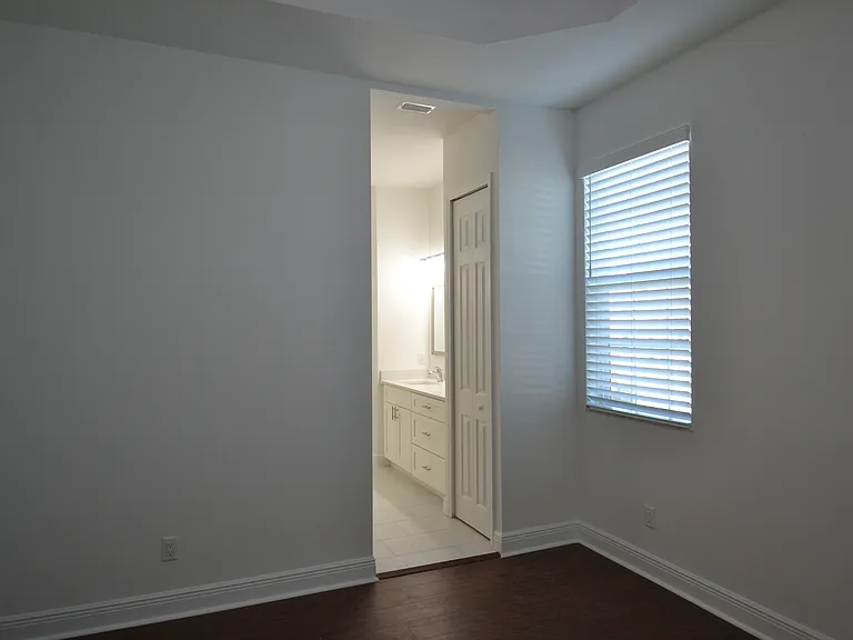 5728 Biscayne Ct — Photo 13