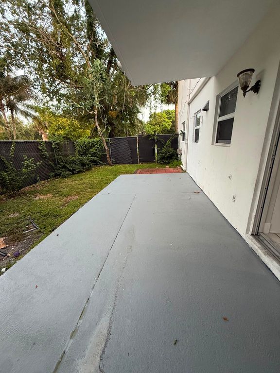 313 SW 1ST Court #L-3, photo 2