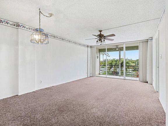 3rd image of 109 Royal Park Dr APT 3B
