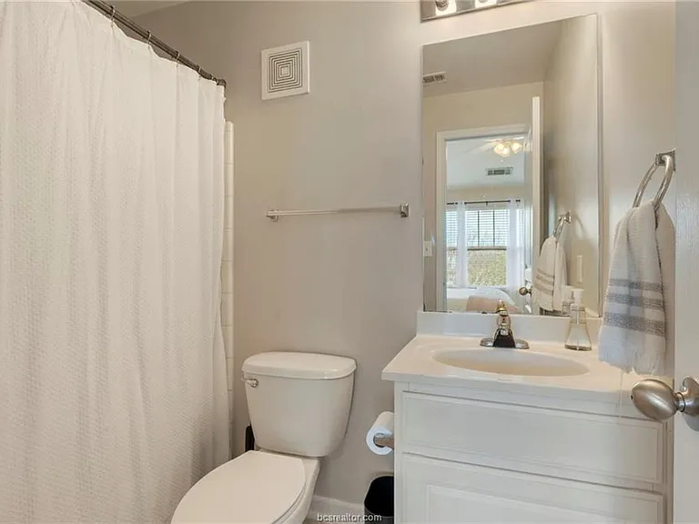 1725 Harvey Mitchell Pkwy S #1433 — Photo 10