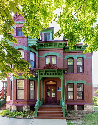 320 S Division St Photo 1