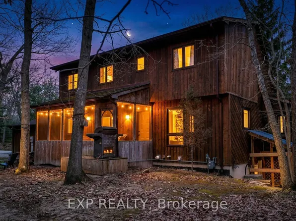 10207 Pinetree Dr, Lambton Shores, ON N0M 1T0