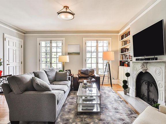 5th image of 4931 Laclede Ave #11