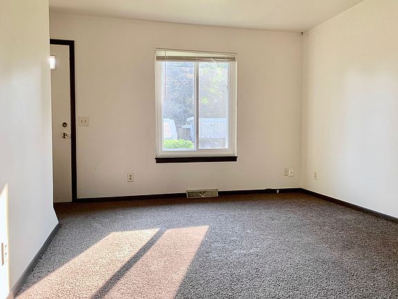 3rd image of 956 Lincoln Ave APT 6