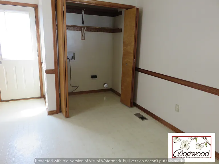 101 N Mapleleaf Ave — Photo 4