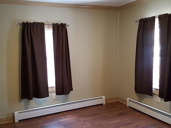 Back bedroom 