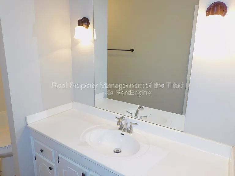 4921 Chaucer Dr — Photo 18