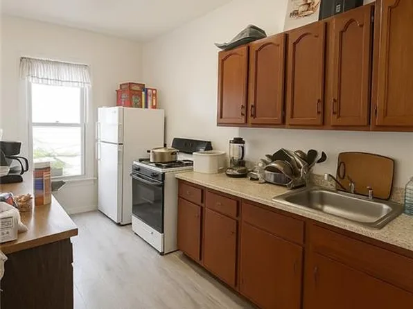 693 Georgia Avenue image 14 of 31