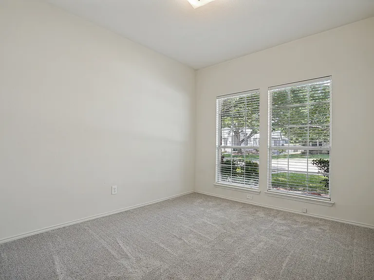 308 Sycamore Dr — Photo 17