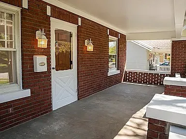 523 E Delmar St — Photo 3