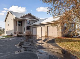 800 Winsome Way NW, Isanti, MN 55040