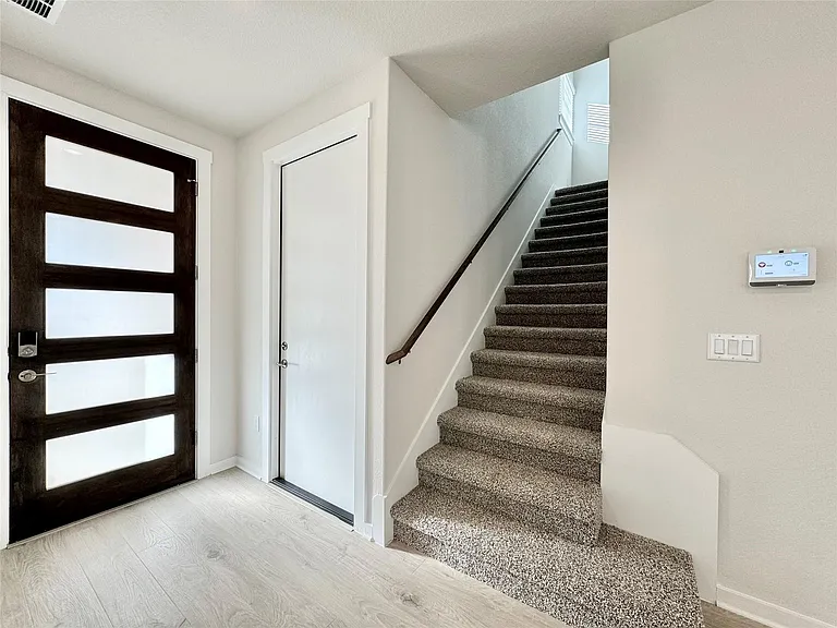 404 Tinto St — Photo 30
