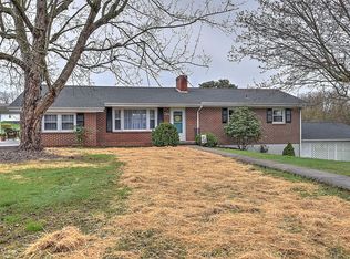 104 Green Hill Dr, Bristol, TN 37620