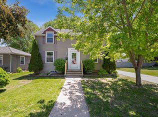 609 8th St, Menasha, WI 54952