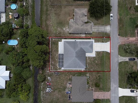 4th image of 998 SW Romaine Lane