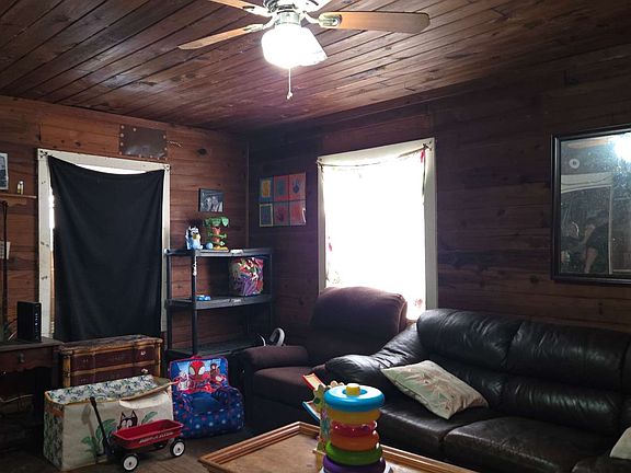 4th image of 883 NE Maple Ln