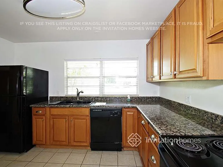 717 Baywood Dr — Photo 6