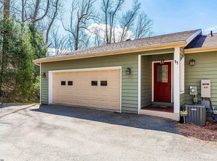 11 Mont Chateau Rd, Morgantown, WV 26508