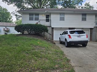 321 SW 5th St, Blue Springs, MO 64014