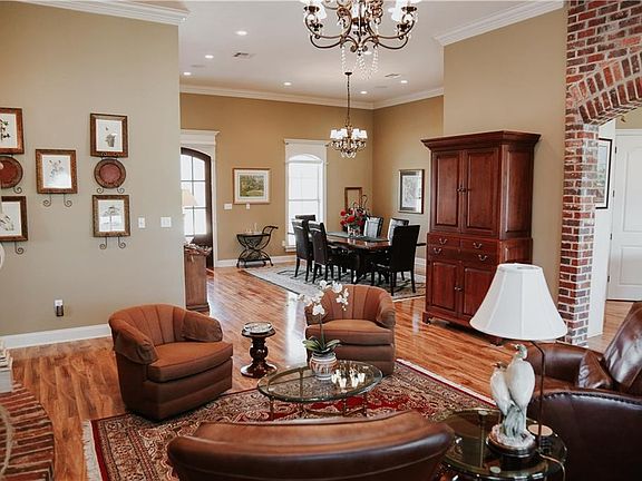 5th image of 4001 Barbe Woods Dr