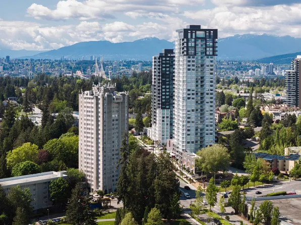 13387 Old Yale Rd #2802, Surrey, BC V3T 3B1